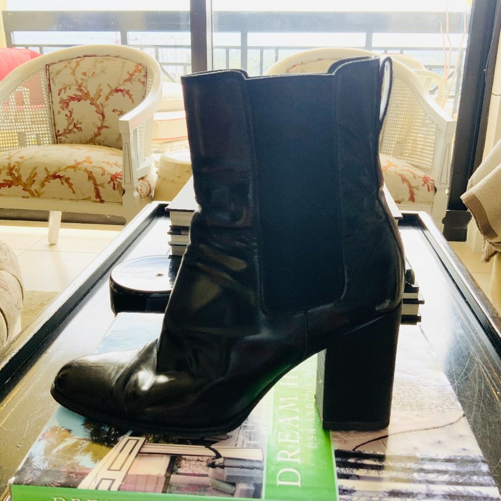 Gucci pull on boots w/ stacked heel